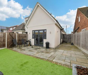 2 bedroom semi-detached bungalow to rent - Photo 4
