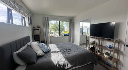 **Spacious 3-Bedroom Townhouse for Rent in Edgeware** - Photo 2