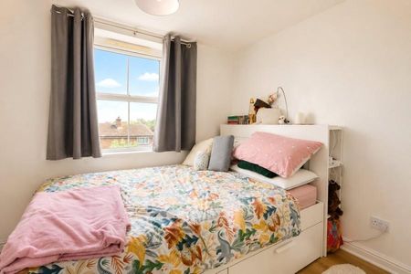 Bishop's Stortford, Hertfordshire - Photo 3