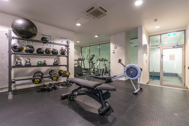 Fully furnished 2 bedroom in Soho - Photo 1