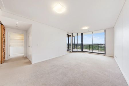 Luxury 2-Bedroom top floor apartment with Iconic Harbour & City Views - Photo 4