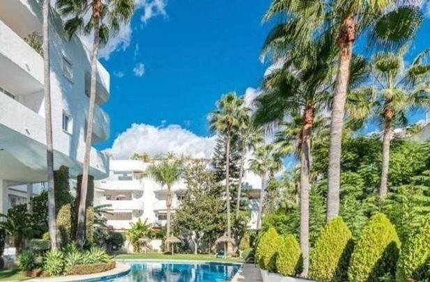 Luxury Apartment for rent in The Golden Mile, Marbella, Andalusia - Photo 1