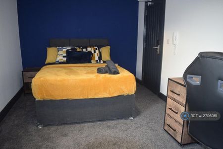 1 bedroom in a house share to rent - Photo 5