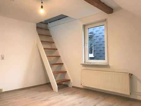 Maisonette-Wohnung mit Einbauküche und 3 Zimmern mit 2 Dachzimmern - Photo 5