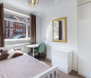 4 bedroom terraced house to rent - Photo 5