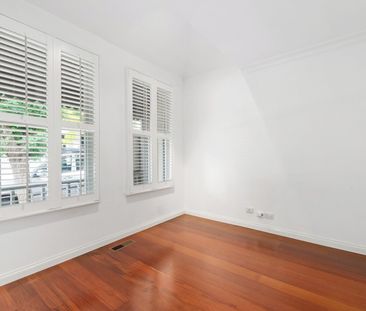 STYLISH INNER CITY LIVING - Photo 2