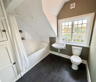 The Folds, Wirral, CH63 - Photo 1