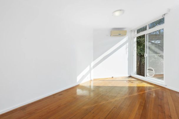 Ground Floor Apartment With Courtyard! - Photo 1