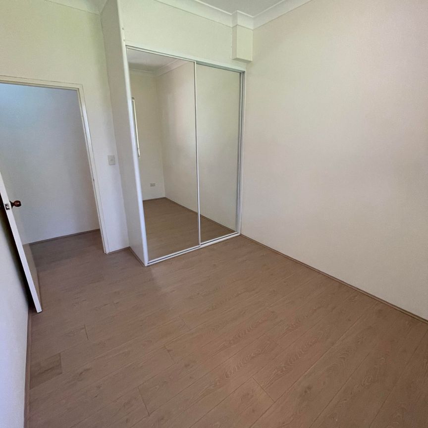 Modern Townhouse in the Heart of Dulwich Hill ! - Photo 1