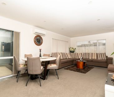 Stunning modern family home - Photo 4