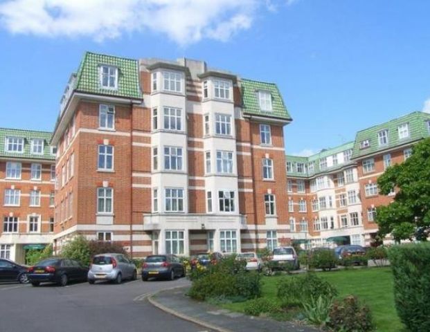 Haven Green Court, Ealing, W5, London - Photo 1