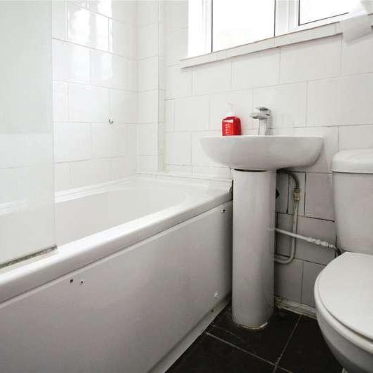 Crescent Road, Dagenham, RM10 - Photo 1