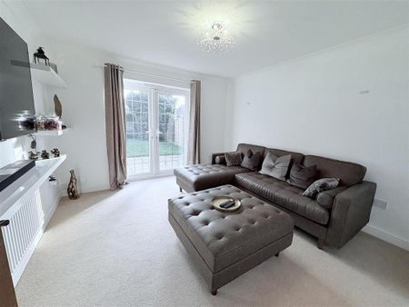 4 bedroom detached house to rent - Photo 2