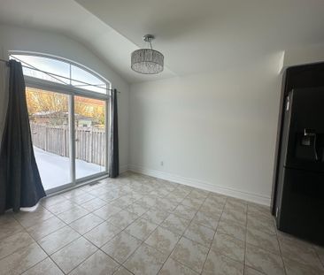 For Lease - 240 Armstrong Crescent, Bradford West Gwillimbury, Ontario - Photo 2