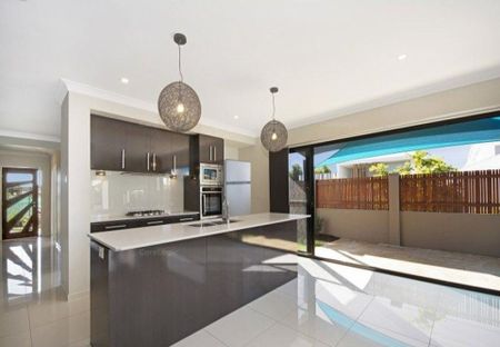 Stylish and Spacious Home in a Great Location! - Photo 3