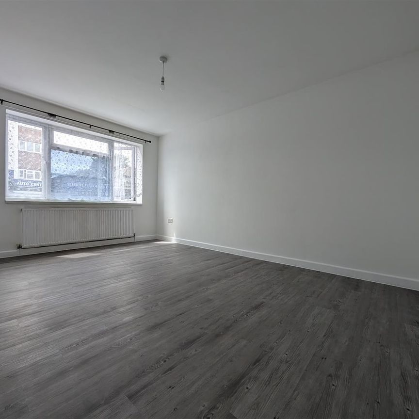 Staines Road, Feltham - Photo 1