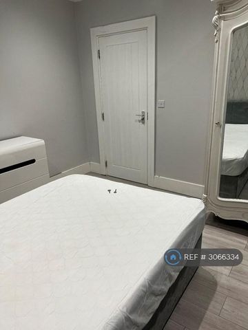5 bedroom semi-detached house to rent - Photo 3