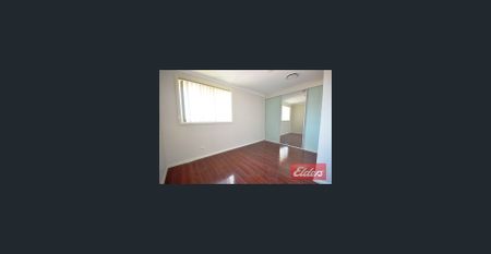 Modern Three Bedroom Townhouse! - Photo 3