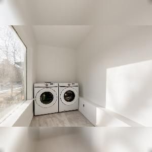 3 Bed 1 Bath Upper Suite Mount Pleasant Calgary - Photo 4