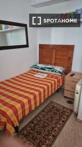 madrid, Community of Madrid 28015 - Photo 3