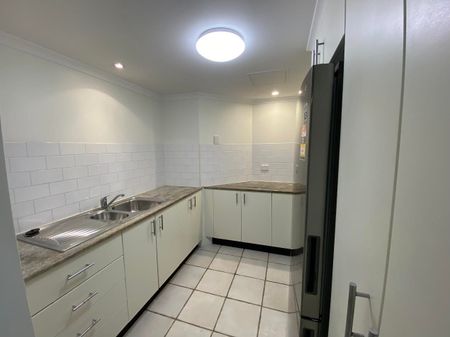 Freshly Renovated One Bedroom Apartment - Minutes from the CBD - Photo 4