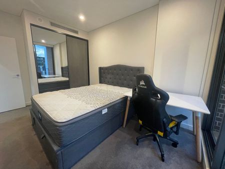 Modern Fully Furnished 1-Bedroom Plus Study Apartment in the Heart of Waterloo - Photo 2