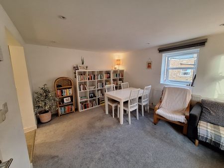 2 Bed Maisonette, Bruce Castle Road, N17 - Photo 4