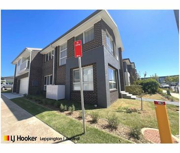 FONZI FLAT WITH SINGLE GARAGE | MOVE RIGHT IN - Photo 4