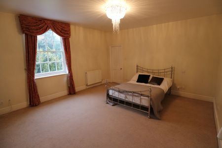 Six Bedroom House for Rent in Wickham Bushops - Photo 3