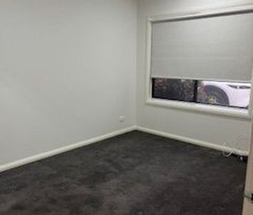 Cozy unit in a great location! - Photo 1
