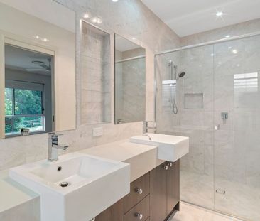 Modern & Sophisticated Family Home in Coomera! - Photo 6