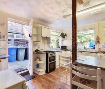 1 bedroom in a house share to rent - Photo 3