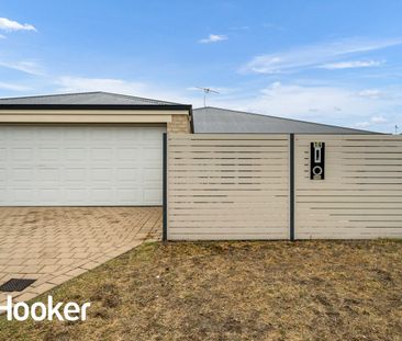 4x2x2 With Theatre - Photo 3