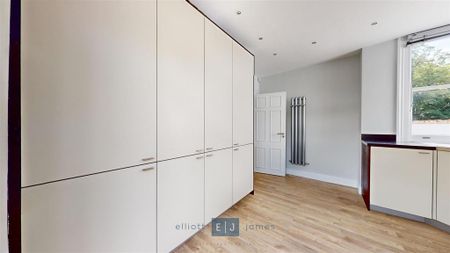 4 bedroom semi-detached house to rent - Photo 4