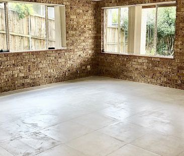 Family Home Moments to the Waterfront - Photo 4