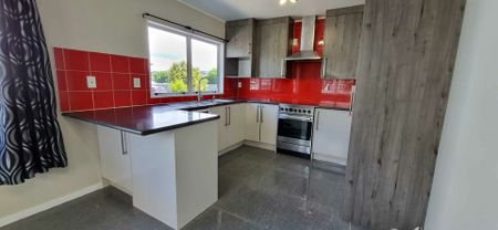 Spacious family home in a great location - Photo 5