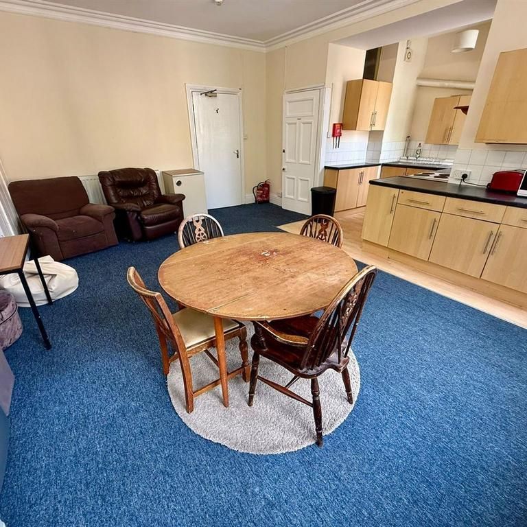 7 bedroom house share to rent - Photo 1