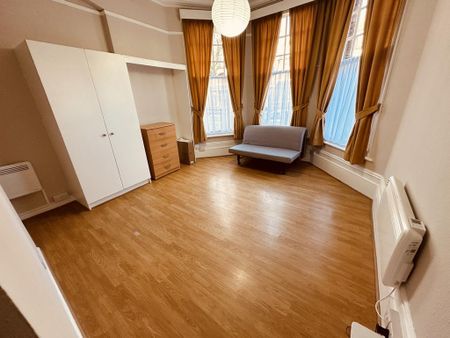 Studio to rent - Photo 2