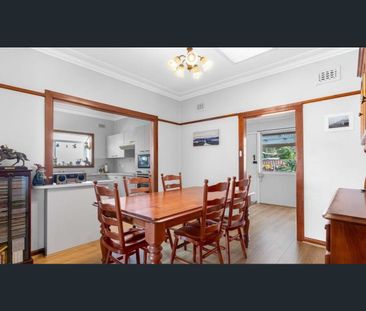 Beautifully Presented Family Residence in Peakhurst - Photo 1