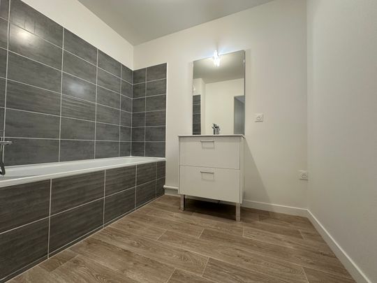 Location Appartement 4 pièces 80m² LUISANT 28600 - Photo 1