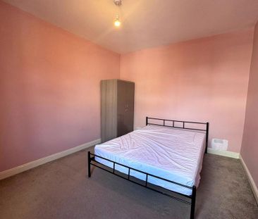 3 bedroom end of terrace house to rent - Photo 4