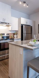 Superbe 4 1/2 (2 chambre + 2 salles de bain) à louer dans Pointe-Claire - Photo 3