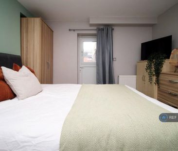 2 bedroom flat to rent - Photo 6