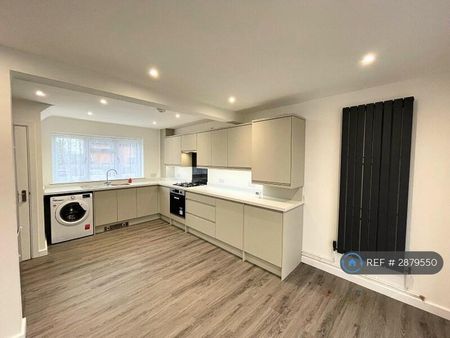 3 bedroom detached house to rent - Photo 5