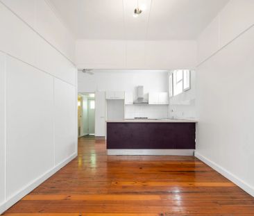 Charming Refurbished Inner-City Home - Photo 5