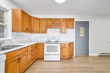 For Lease - 16 Ontoro Boulevard, Ajax, Ontario - Photo 2