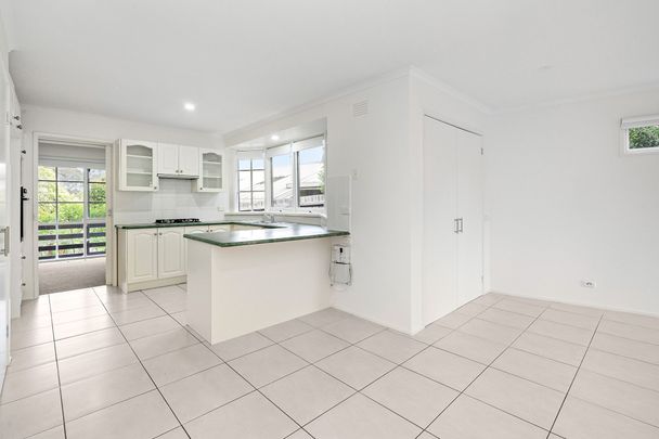 Spacious Four-Bedroom Family Home in Prime Frankston Location - Photo 1