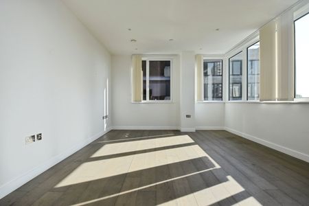 Flat to rent - High Street, Bromley, BR1 - Photo 3