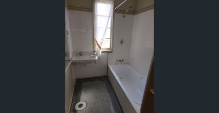 Centrally Located 2-Bedroom Worker's Cottage - Photo 5