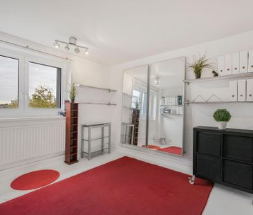 Hatfield Close - Photo 2